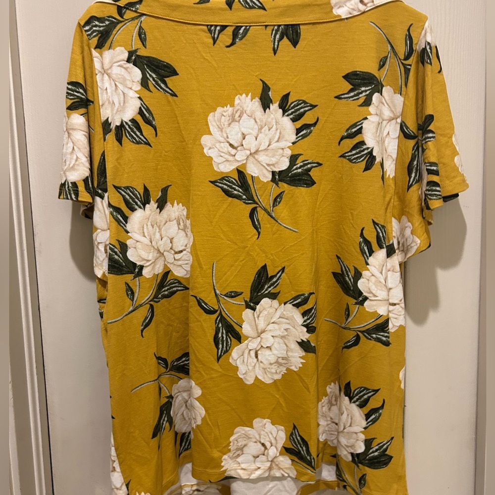 Ann Taylor Factory Yellow Floral Short Sleeve Top - Picture 2 of 4